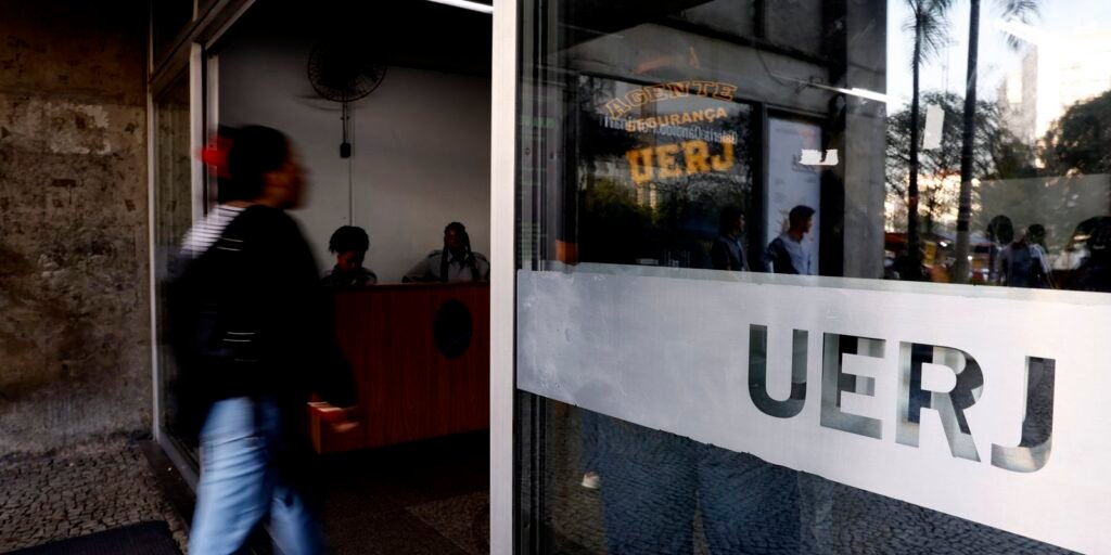 DPU oficia ministérios para que garantam cotas raciais em concursos