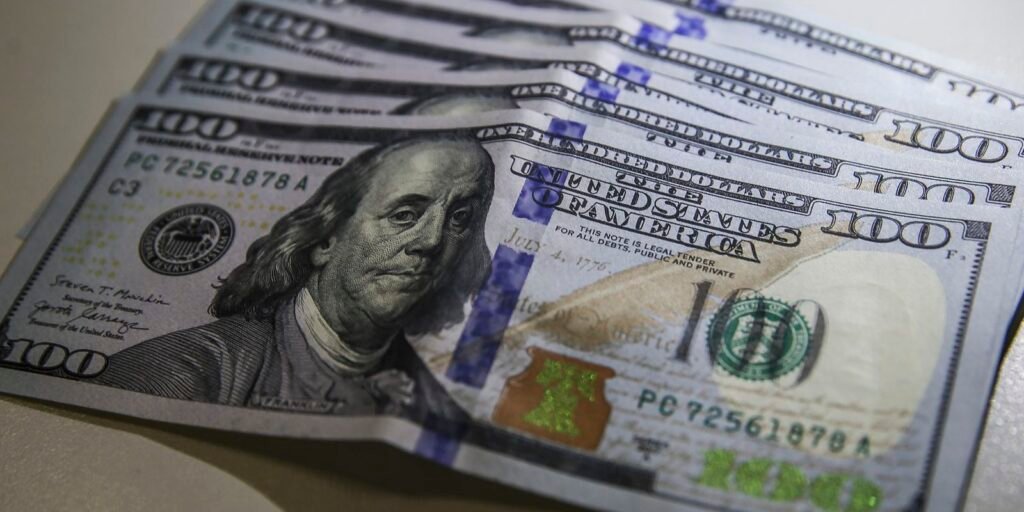 Dólar cai para R$ 5,20 e atinge menor valor em 20 meses