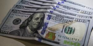 Dólar cai para R$ 5,20 e atinge menor valor em 20 meses