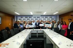 Governador recebe prefeito de Muquém do São Francisco e discute investimentos estruturantes para o município