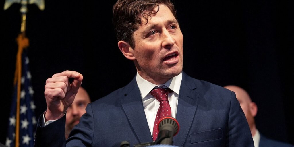 Prefeito de Minneapolis anuncia saída de agentes do ICE da cidade