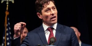 Prefeito de Minneapolis anuncia saída de agentes do ICE da cidade