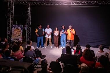 Projeto Comédia Baiana em Movimento mobiliza a Cidade Baixa com apresentações no Centro Cultural Alagados