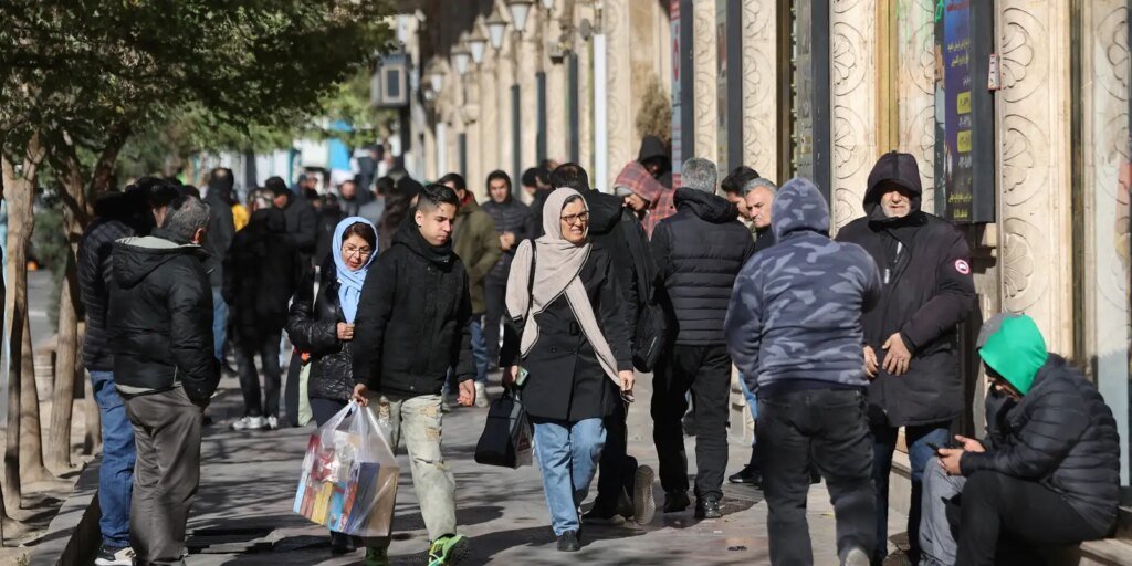 Trump anuncia tarifas de 25% a países que negociarem com Irã