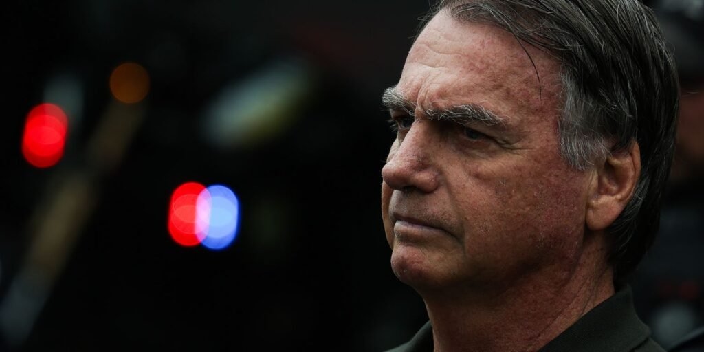 Bolsonaro não precisa ir para hospital, mas de melhor cuidado, diz PF