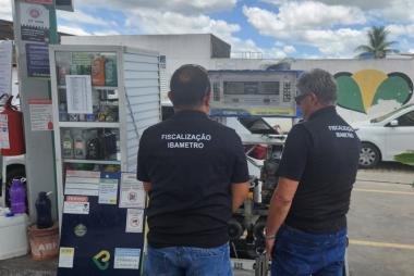 Ibametro interdita 28 bombas de combustível em postos de Candeias e região