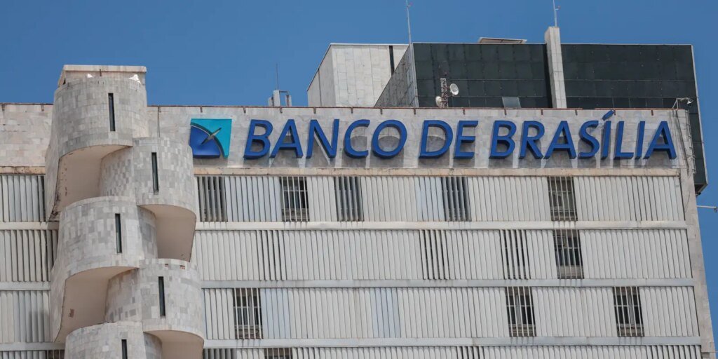 Justiça bloqueia ações do BRB ligadas a Banco Master