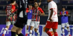 São Paulo e Palmeiras se garantem nas semis do Campeonato Paulista