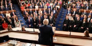 Trump proclama "era de ouro" em discurso sobre estado da União