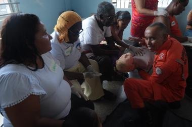 Bombeiros do Salvar realizam capacitação em primeiros socorros para pessoas cegas e com baixa visão em Salvador