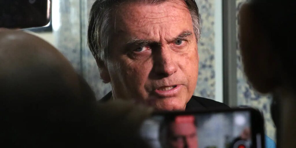 Defesa diz que Bolsonaro não tinha conhecimento sobre vídeo de Eduardo