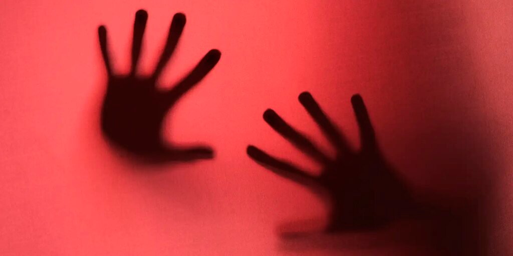 Entenda o que é vicaricídio; projeto de lei endurece pena para o crime