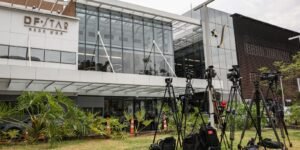 Entidades pedem proteção a jornalistas que cobrem doença de Bolsonaro