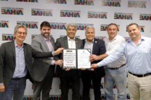 Governo do Estado assina ordem de serviço para construção de ponte em Alcobaça