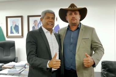 Governo do Estado entrega novos equipamentos e debate novos investimentos para Cordeiros