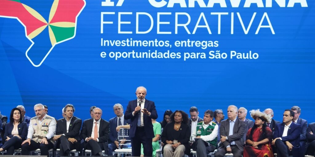 Lula questiona BC sobre corte da Selic: "esperava pelo menos 0,5%"