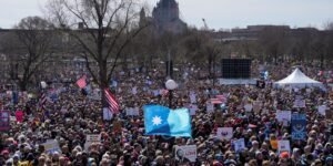 Manifestações anti-Trump ocorrem em diversas cidades dos EUA