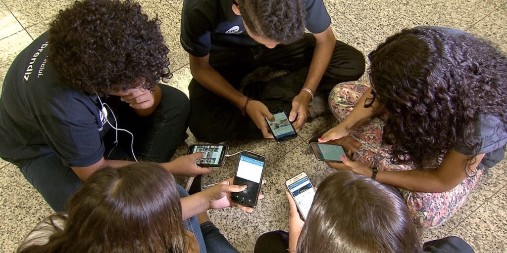 Participação de famílias é desafio do ECA Digital, dizem especialistas