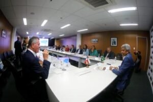 Reunião na Governadoria garante ambulâncias e mais de R$ 36 milhões em investimentos para Valente