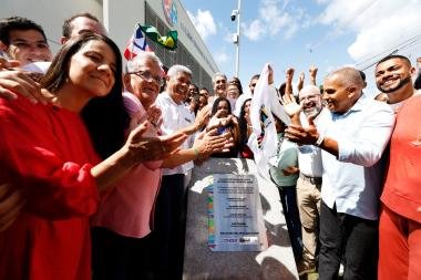 Governador inaugura escola de tempo integral e autoriza pacote de obras para ampliar infraestrutura em Mata de São João