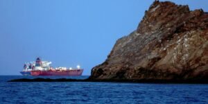 Iranianos ameaçam bloquear comércio marítimo após cerco naval dos EUA