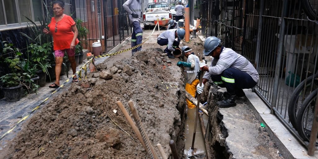 Maré recebe obras de esgoto, mas drenagem e lixo e seguem como desafio