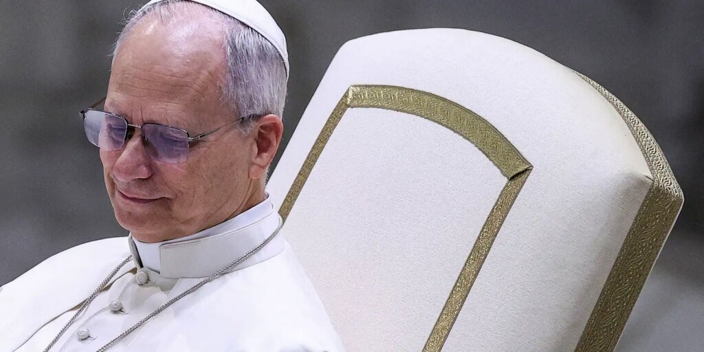 Papa Leão XIV critica mundo "devastado por tiranos"