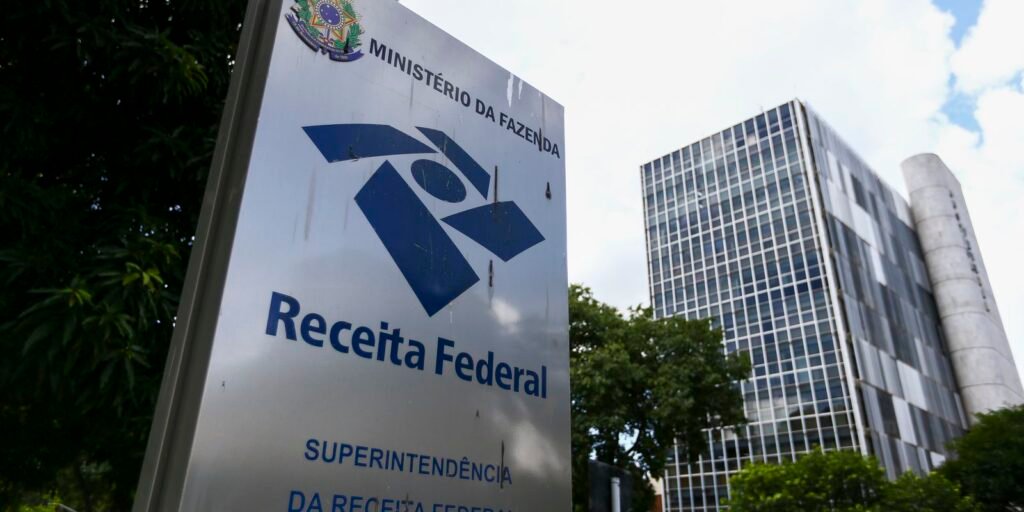 Receita regulamenta tributação mínima de 15% para multinacionais