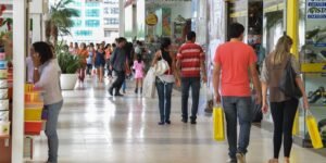 Atividade econômica cai 0,7% em março em razão da guerra do Irã