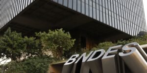 BNDES abre financiamento para transporte de carga e passageiros