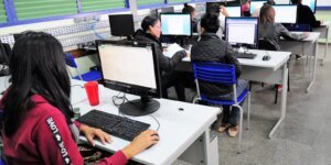 Brasil supera 100 mil escolas públicas com internet gratuita