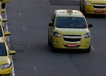 CMN regulamenta nova linha para motoristas de aplicativos e taxistas