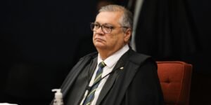 Dino abre apuração sobre emendas para produtora do filme de Bolsonaro