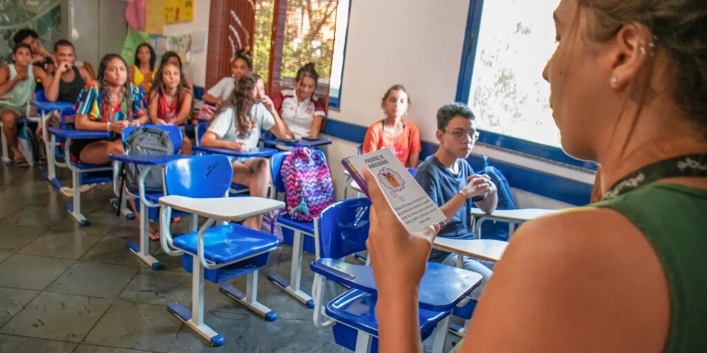 Dores menstruais tiram das aulas 4 em cada 10 alunas no país