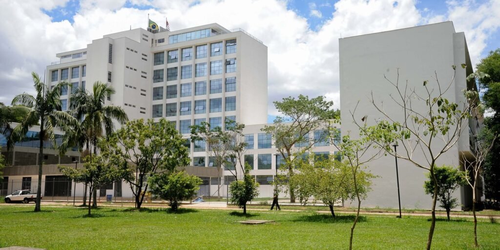 Estudantes da USP classificam como ilegal a desocupação de reitoria