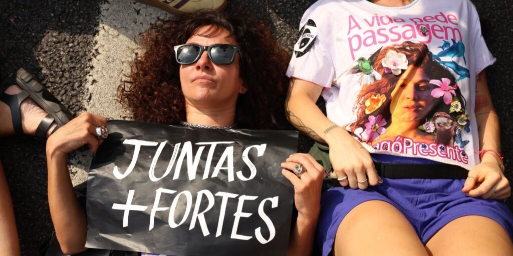 Homicídios de mulheres diminuem no Brasil; feminicídios ficam estáveis
