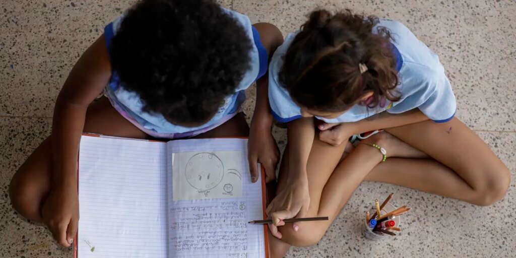 Metade dos estudantes não vê debate antirracista na escola, diz estudo