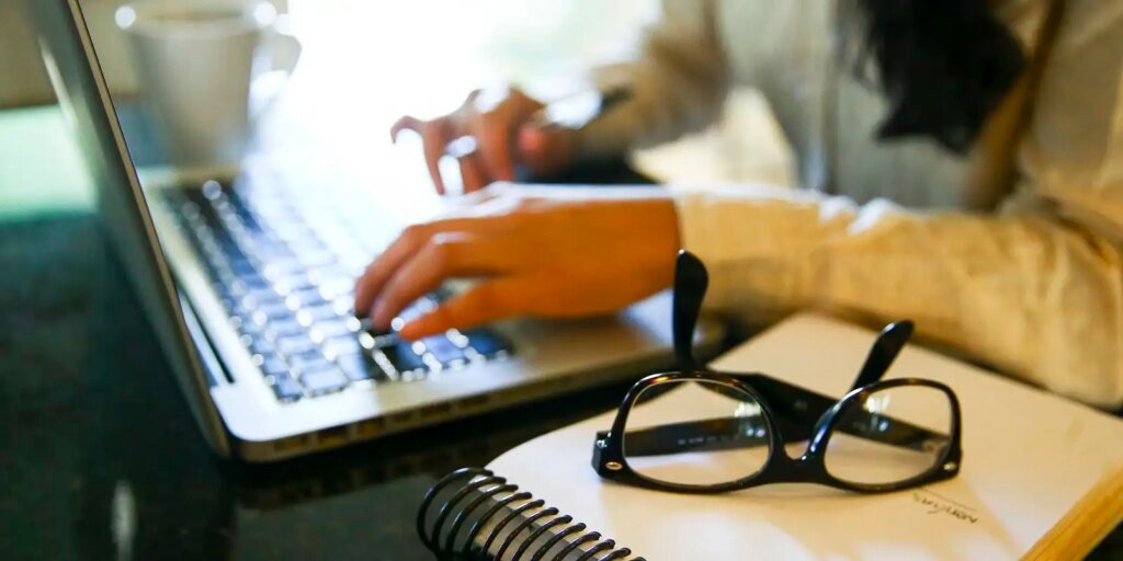 ONU Mulheres revela avanço da violência online contra jornalistas