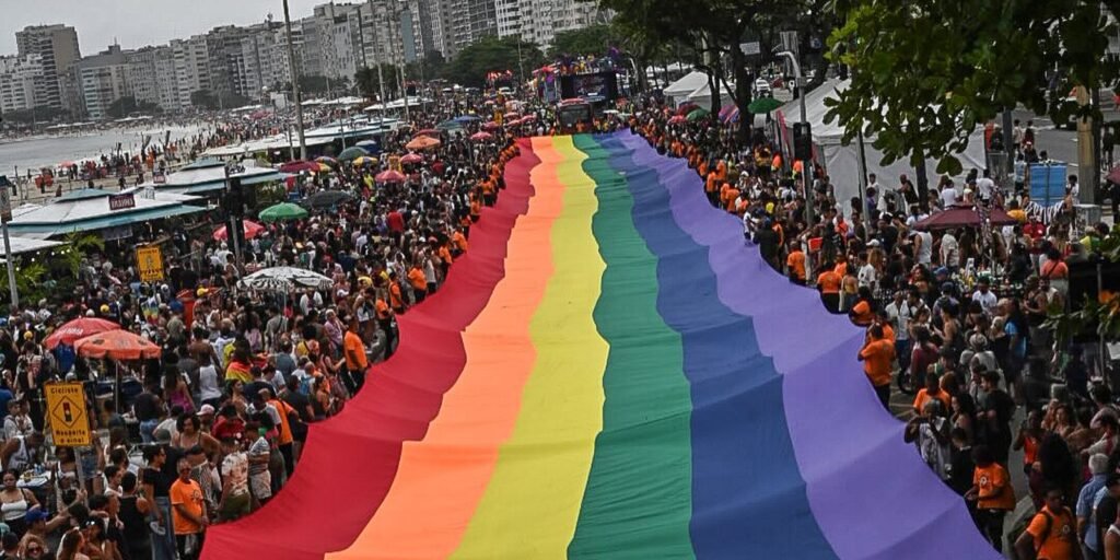 Parada LGBTI+ do RJ traz “toda forma de amor” como tema em 2026