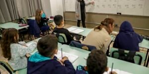 Senado aprova MP que estabelece piso de R$ 5.130 para professores