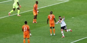 Alemanha vira sobre a Costa do Marfim e garante vaga na próxima fase