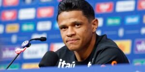 Aposta de Ancelotti, Douglas Santos explica apoio tático a Vini Jr.