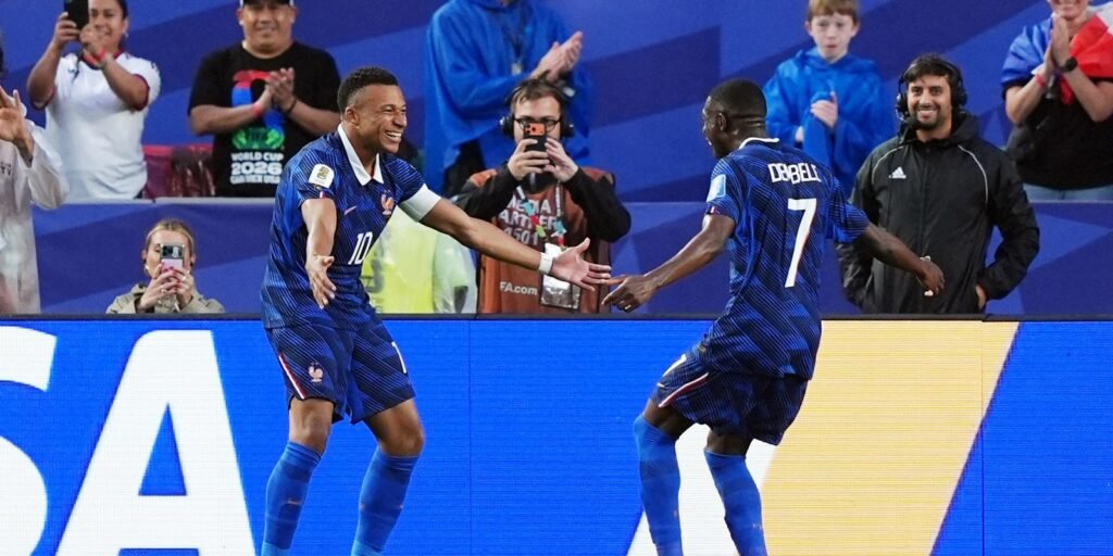 Depois de chuva e pausa, França de Mbappé não dá chances ao Iraque