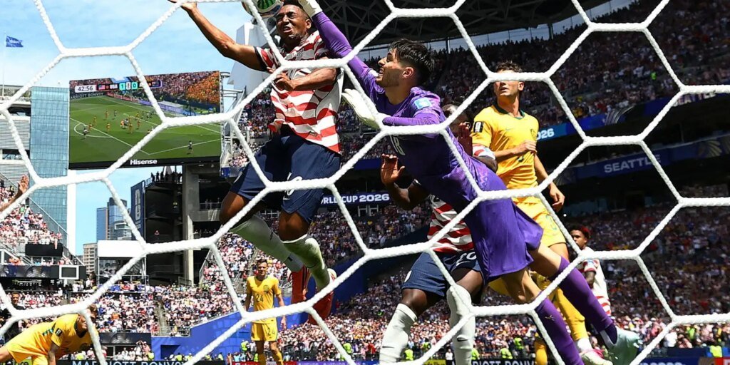Estados Unidos bate a Austrália e fica perto da classificação