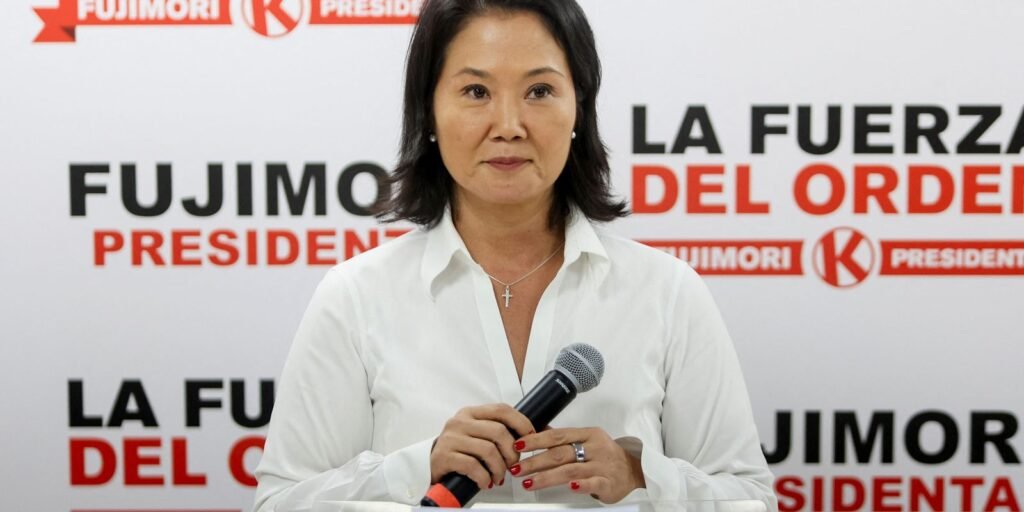 Fujimori se aproxima da presidência do Peru e Sánchez convoca protesto