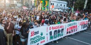 Marcha em São Paulo pede legalização da maconha