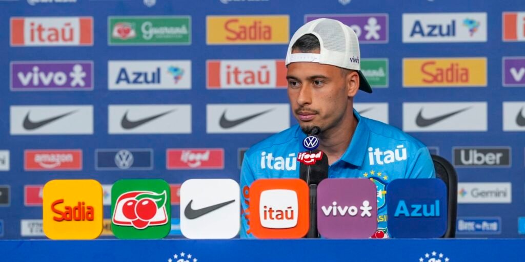 Martinelli admite substituir Raphinha e vê Neymar "querendo muito"