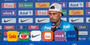 Martinelli admite substituir Raphinha e vê Neymar "querendo muito"