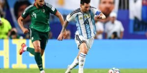 Messi vira maior artilheiro das copas e lidera Argentina em estreia