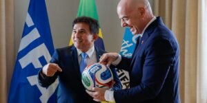 Ministro do Esporte entrega marco regulatório da Copa Feminina à Fifa